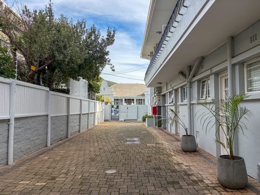 1 Bedroom Property for Sale in Oranjezicht Western Cape